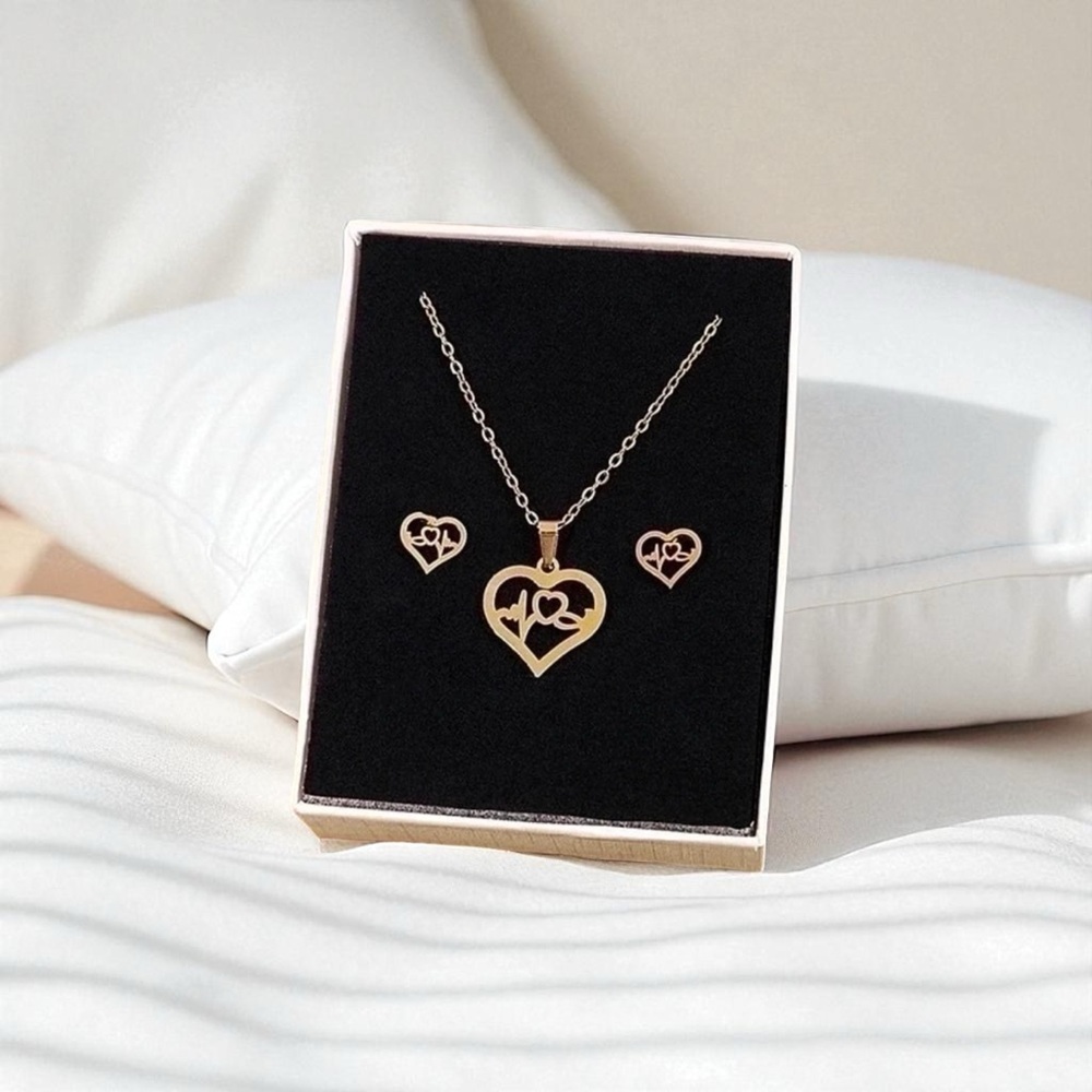 🔥 CLEARANCE 🔥 Beautiful Gold Heart EKG Necklace and Earring Set - NWOT